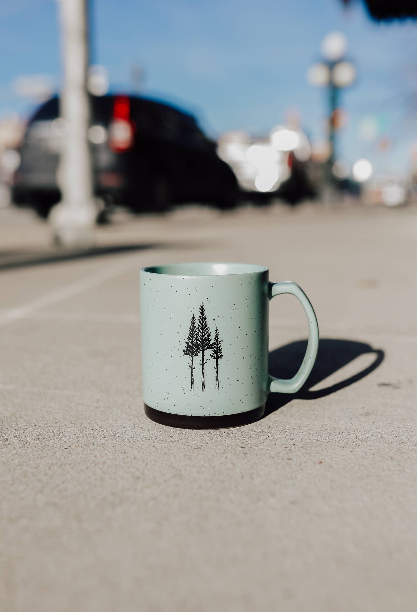 The Montana Scene Tasse rustique en céramique « Trois arbres » en vert sauge