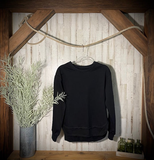 Side Slit Drop-Shoulder Sweatshirt in Black