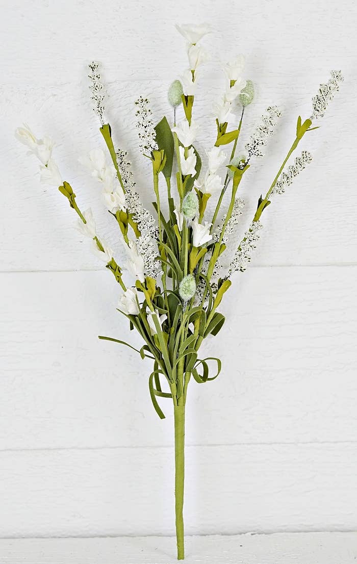 Fleurs en grappes blanches avec bruyère (choix de 15 po)